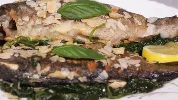 Rețeta mănăstirească de prăstrăv pe pat de spanac. Ingredientul secret de care ai nevoie