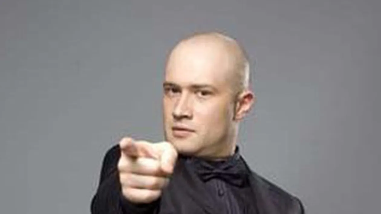 Mihai Bendeac isi cauta iubita? Am mai multe defecte si ciudatenii decat e uman suportabil. O fata trebuie sa-si doreasca o relatie cu mine numai daca e masochista