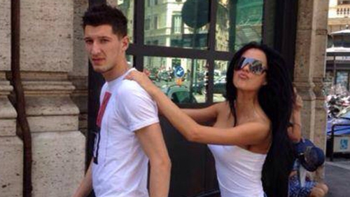 Imagine de milioane! Cum au fost fotografiati Daniela Crudu si Mihai Costea intr-un club! Ce ii facea bruneta fotbalistului