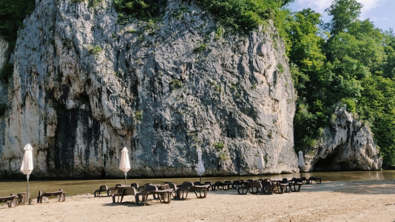 N-ai bani de Thailanda? Locul din România care seamănă leit! Unde se află plaja sălbatică mai puţin cunoscută la noi în ţară