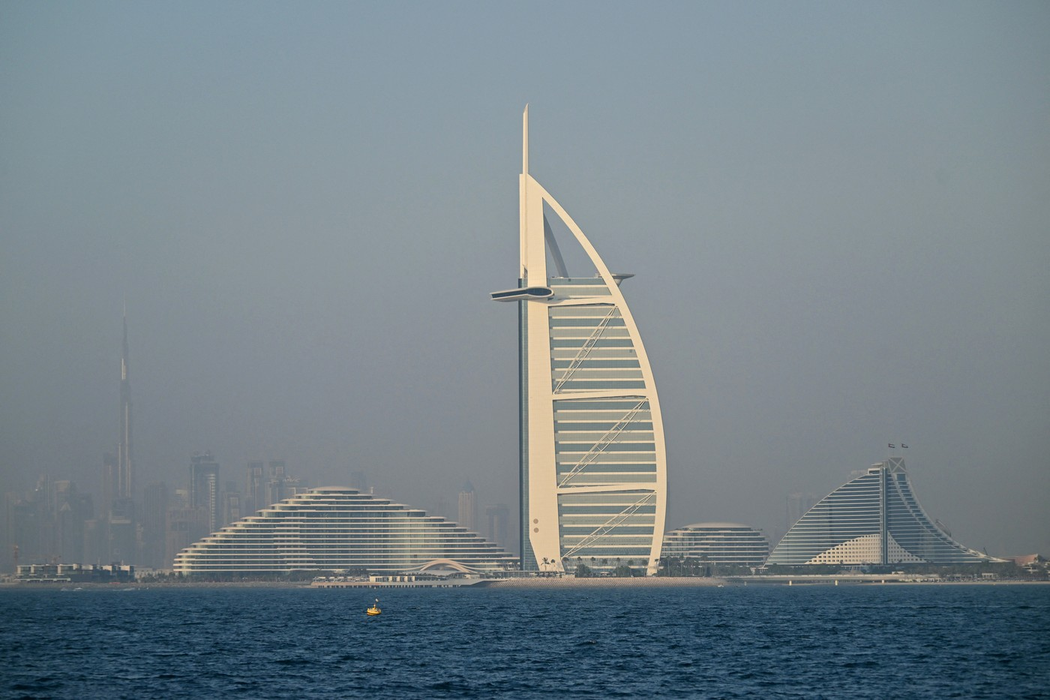 Hotelul Burj Al Arab din Dubai, pe 12 septembrie 2024. Foto: Profimedia