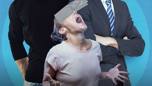 Nadine Vladescu, prezentatoarea de la TVR, trimisă la psihiatrie! S-a ales cu brățară la picior, după ce a terorizat doi bărbați! A vrut să seducă un medic, la restaurant, de față cu soția