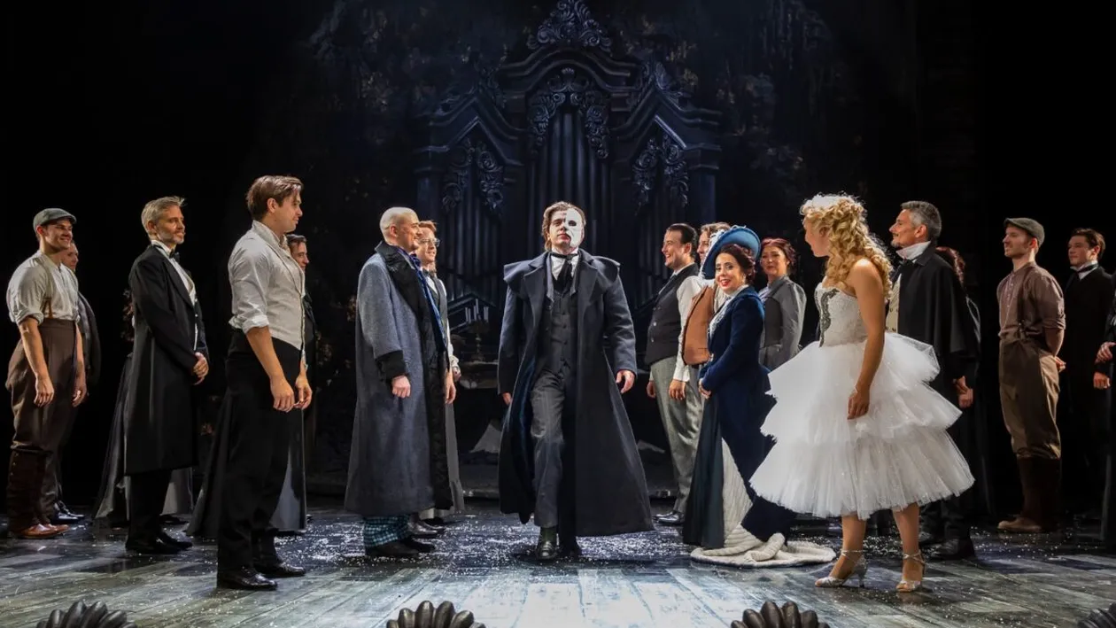 Cum se transformă Nadim Naaman în Fantoma de la Operă: ”Machiajul durează aproape două ore”. Actorul vine pentru prima dată în România