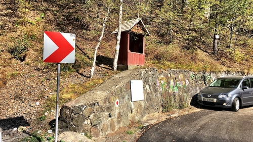 Descoperire tulburătoare pe Transfăgărăşan, chiar înainte de închiderea drumului! Ce a găsit un turist norvegian într-o maşină