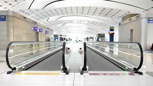 Limita de 100 de mililitri, scoasă din aeroport. Anunțul momentului pentru românii care călătoresc cu avionul