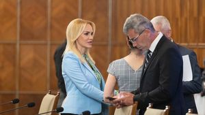 Femeia părăsită pentru Gabriela Firea e un fost fotomodel. Povestea din spatele primei căsnicii a lui Răsvan Firea