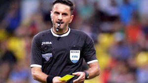 CUTREMURĂTOR: Tatăl lui Colțescu a murit în timp ce fiul său arbitra Poli Iași – Chindia!
