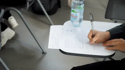 VIDEO-REPORTAJ | Calvarul de la Bacalaureat: „Îmi făceam vânt cu buletinul”. Săli de examen transformate în saune