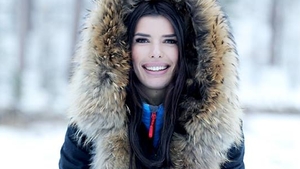 Strigător la cer! Miss România, filmată cu sfârcul pe afară la "Ferma" de la Pro TV