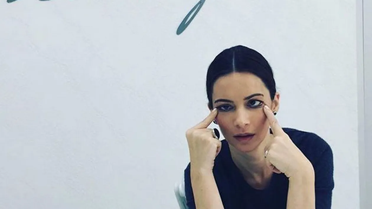 Andreea Berecleanu a dezvăluit câte operaţii estetice are: ”Cei/ cele care au 20-30 de ani nu mă ştiu cum eram acum 25 de ani când am intrat sub lumina reflectoarelor!”