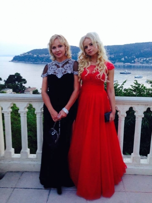 Larisa Stati şi fiica ei, Nicoleta