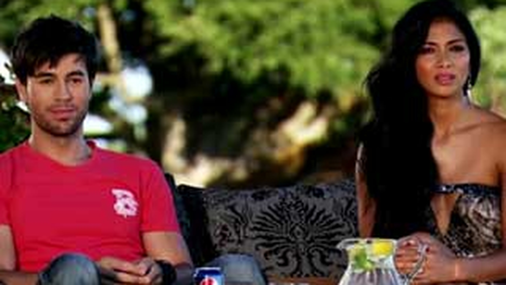 VIDEO DUMNEZEIESC! Un concurent de la X Factor l-a facut praf pe Enrique Iglesias si a facut-o pe Nicole Scherzinger sa planga! Vezi cum a putut sa cante