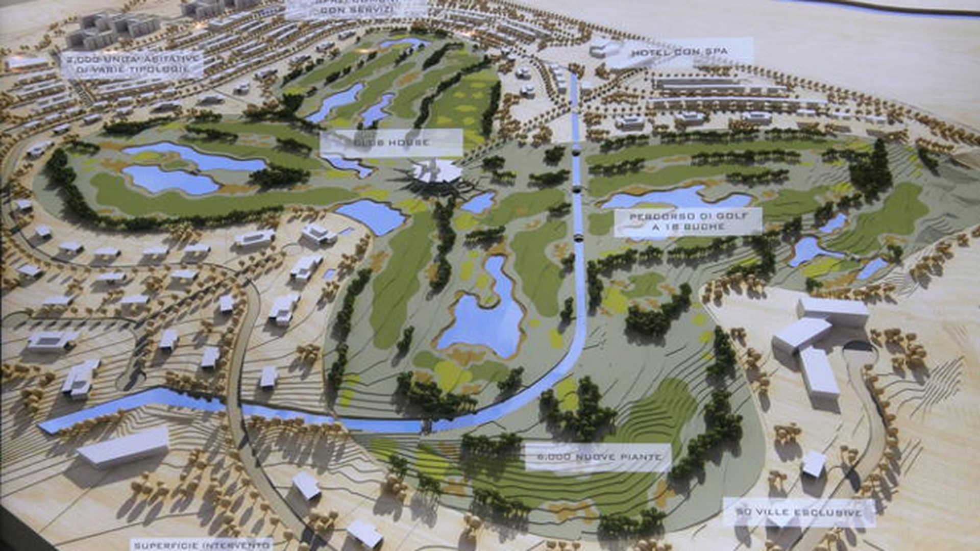 Teren de golf in forma de fluture la Arad