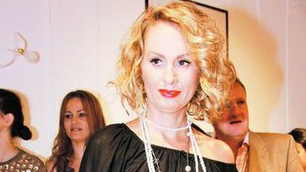 Cristina Zegheru a bagat actele de divort si ii cere daune morale lui Michael Richard! Ii reproseaza orientarea sexuala si lipsa vietii intime