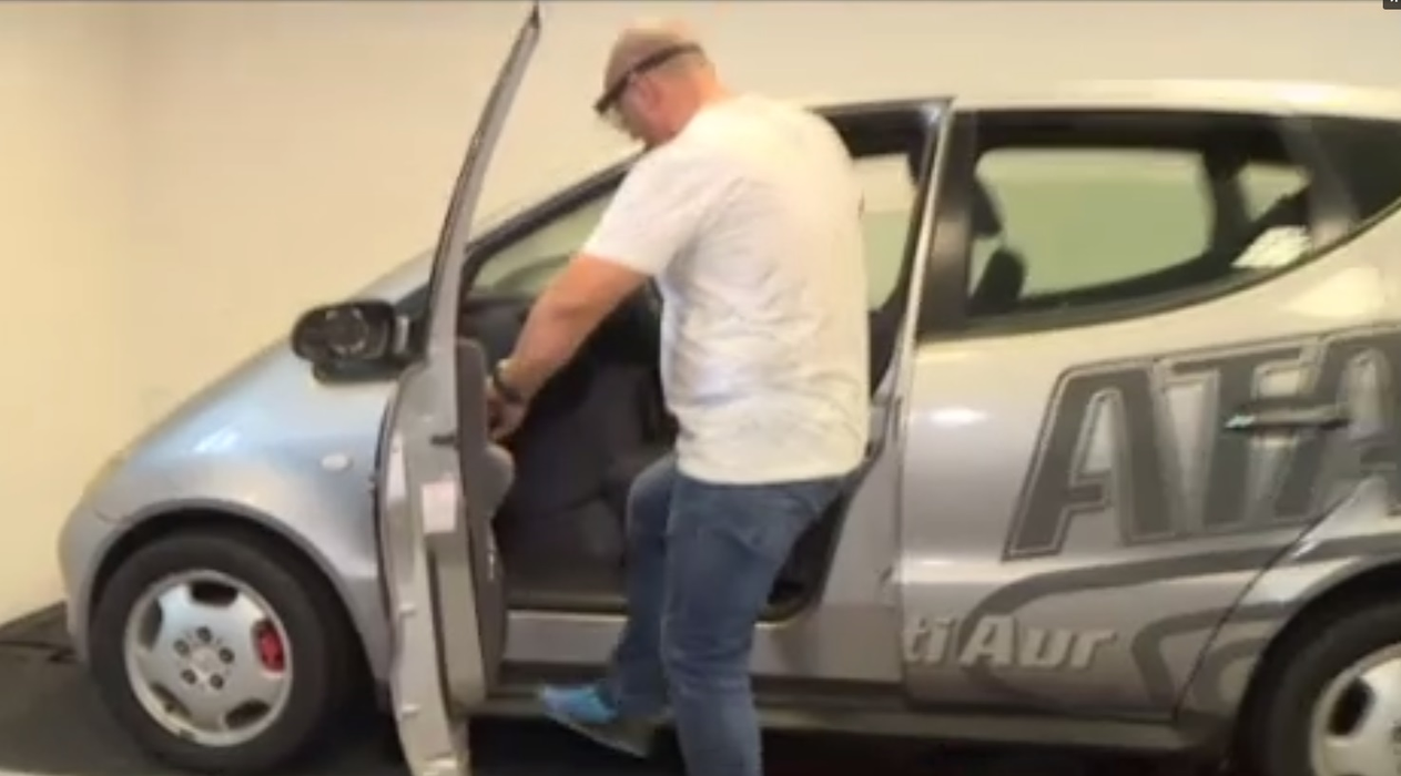 Ce a văzut Mario Iorgulescu în timp ce conducea cu peste 240 km/h! Demonstraţie cu ochelarii care simulează o alcoolemie de 2 în sânge