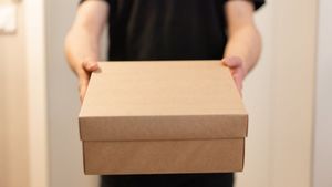 A comandat o monedă în valoare de 3.300 de euro, dar a avut parte de un șoc. Când a deschis coletul, să cadă din picioare!