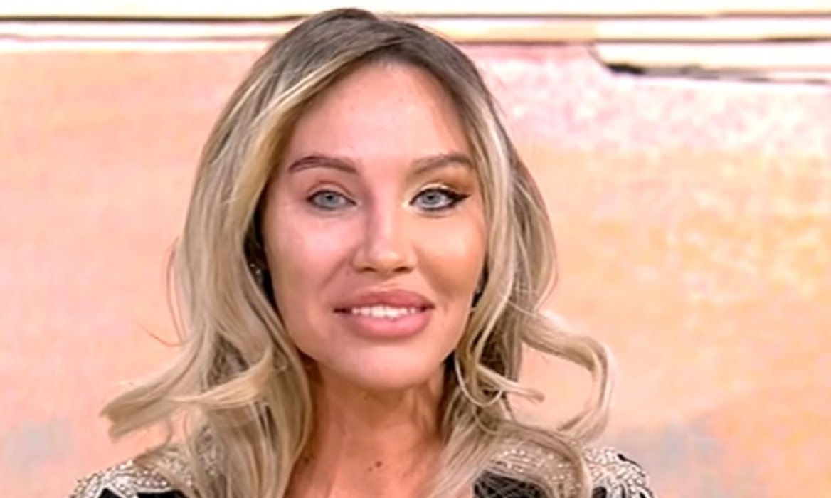 Raluca Podea s-a demachiat în direct! Cum arată blondina fără niciun strop de machiaj