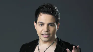 Cina cea de taina in benzinarie. Jean de la Craiova si-a luat colegii si au facut vocalize printre clienti si rafturi cu mancare