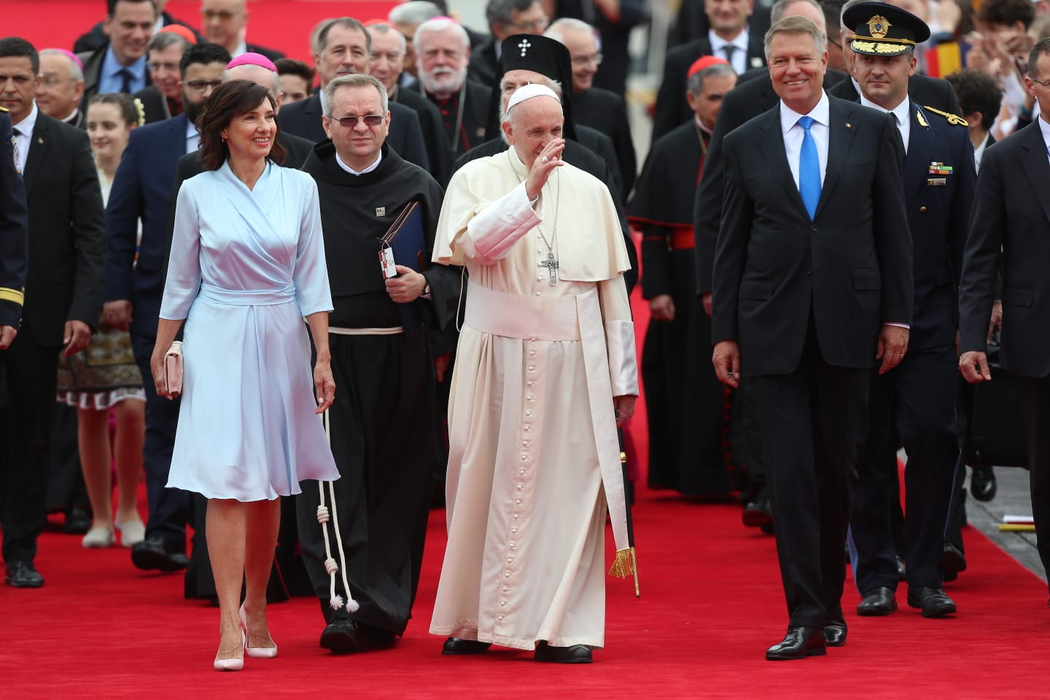 Papa Francisc este în România! Imagini super-exclusive + informații în premieră