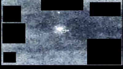 Noi imagini cu OZN-uri publicate de Pentagon. Martorii susțin că au văzut obiecte „imposibil de explicat”