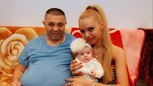 Cum arată acum fiica pe care Nicolae Guță o are cu Beyonce de România. Anais a început, deja, școala
