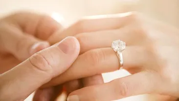 O femeie, care și-a pierdut inelul de logodnă în urmă cu 15 ani, a avut parte de surpriza vieții sale!