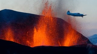 Guvernul Islandez a anuntat ca erupta vulcanului Eyjafjöll scade in intensitate