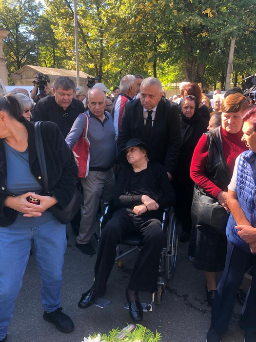 Alexandru Arșinel a fost înmormântat în cimitirul Bellu, duminică, în jurul prânzului (Foto: CANCAN.RO)