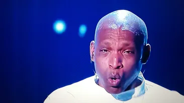 Românii au Talent, finala. Dean Bowman a cucerit-o pe Alexandra Dinu: ”Vocea lui e medicament!” Drama din spatele cântărețului