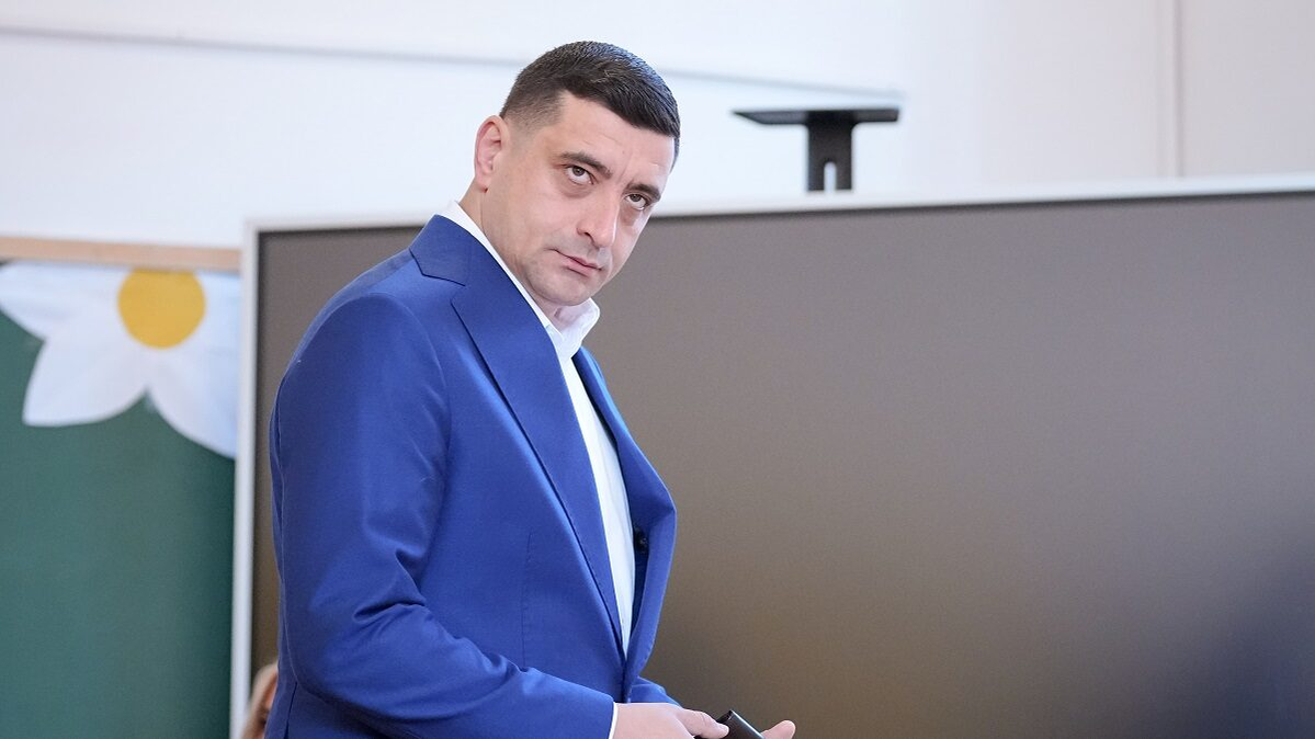 George Simion acuza în prima parte a zilei manipularea sondajelor.