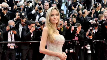 Angelina Jolie e hotărâtă să-și vândă casa și să plece de la Hollywood cât mai repede! Care este motivul?