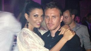 Andreea Tonciu a pus "monopol" pe Mitea si se da mare pe net ca sa moara "dusmanii" de ciuda! Vezi imaginile