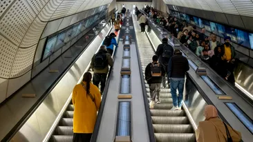 O femeie a primit o amendă de peste 1.000 de euro pentru că a mers incorect pe scările rulante. Ce greșeală a făcut