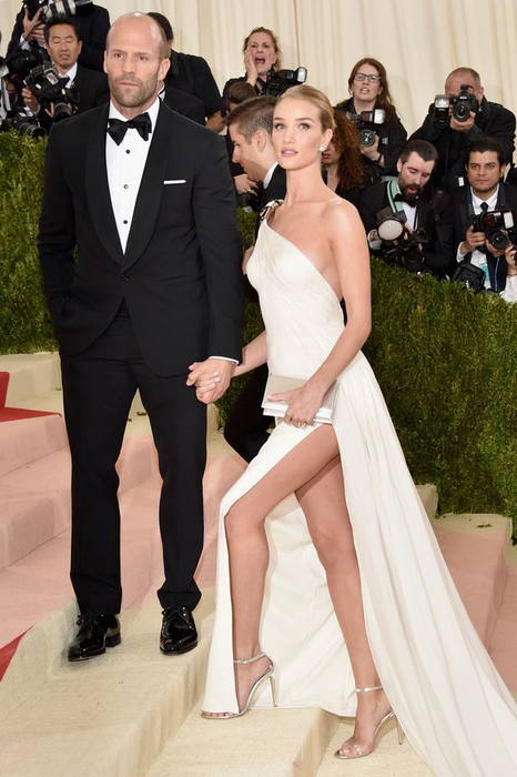 Jason Statham, din nou tată. Iubita lui, modelul Rosie Huntington, a născut o fetiță