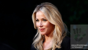 Cum trece Christina Applegate prin lupta cu scleroza multiplă. Un fost coleg din serialul „Familia Bundy” rupe tăcerea