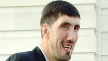 Ce mai face URIASUL Ghita Muresan in SUA? II invata copiii saraci sa joace baschet! Cum l-au poreclit americanii!