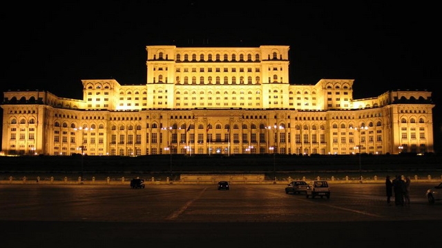 Harta celor mai tari petreceri de Revelion din Capitala! Vezi unde poti sa marchezi trecerea in 2015!