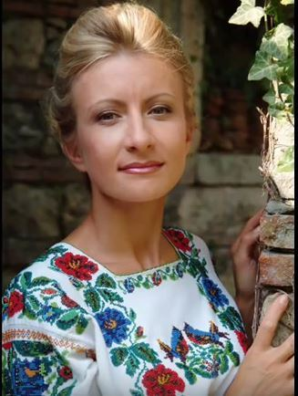 Irina Antoci este cântăreaţă din Republica Moldova, care locuieşte în Italia.