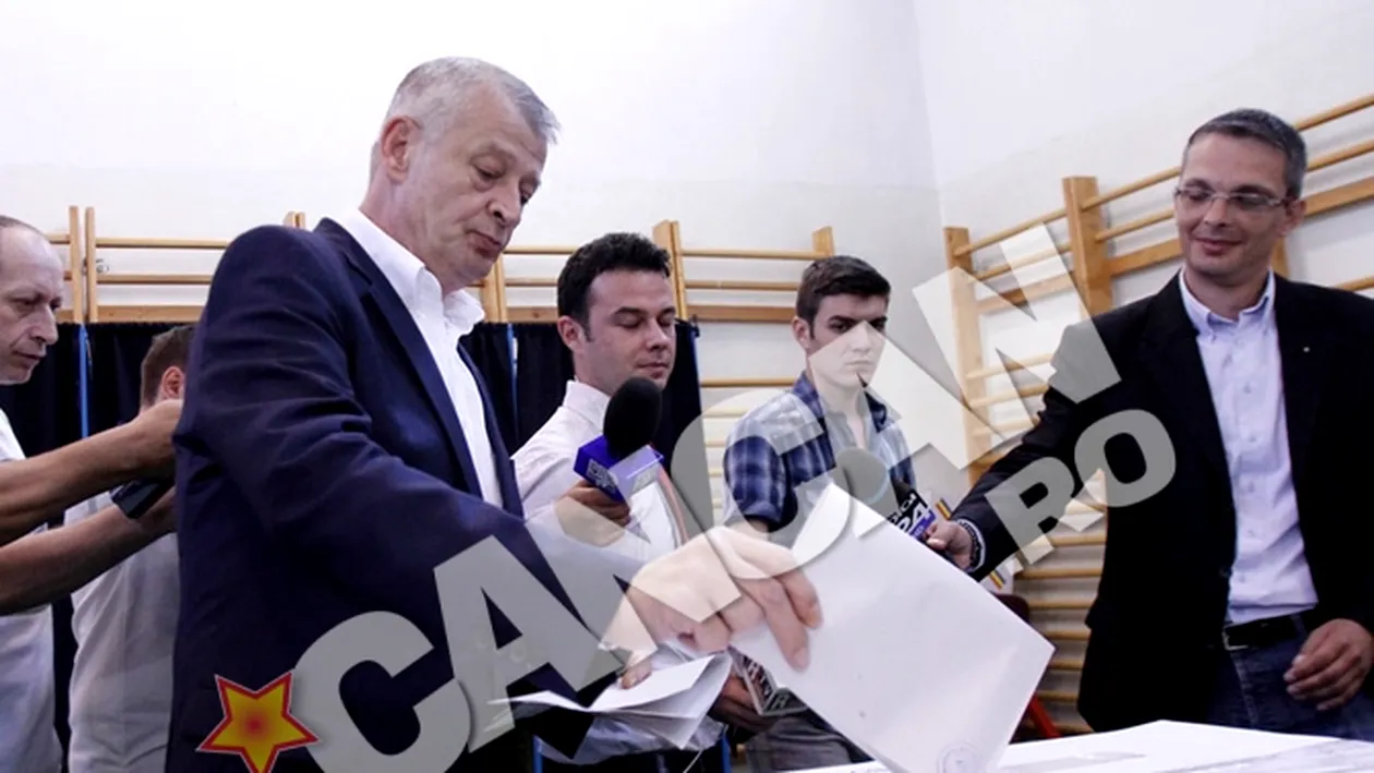 Primarul Sorin Oprescu a votat la Scoala Nr. 17, la ora 9.00: A fost un vot mai mult sentimental, din dragoste pentru Bucuresti