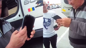 Reacția fabuloasă a unui șofer de TIR atunci când a fost tras pe dreapta de Valer Kovacs. „Dacă dumneavoastră îmi luați carnetul ...”