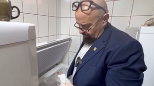 Ce a putut găsi Piedone în frigiderul unui restaurant chinezesc din București. Ce era "limba de vită", de fapt. Șeful ANPC a închis localul
