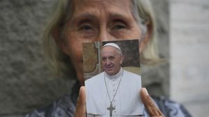Ea este Amalia, femeia care a refuzat căsătoria cu Papa Francisc. A schimbat fără să vrea cursul Bisericii Catolice