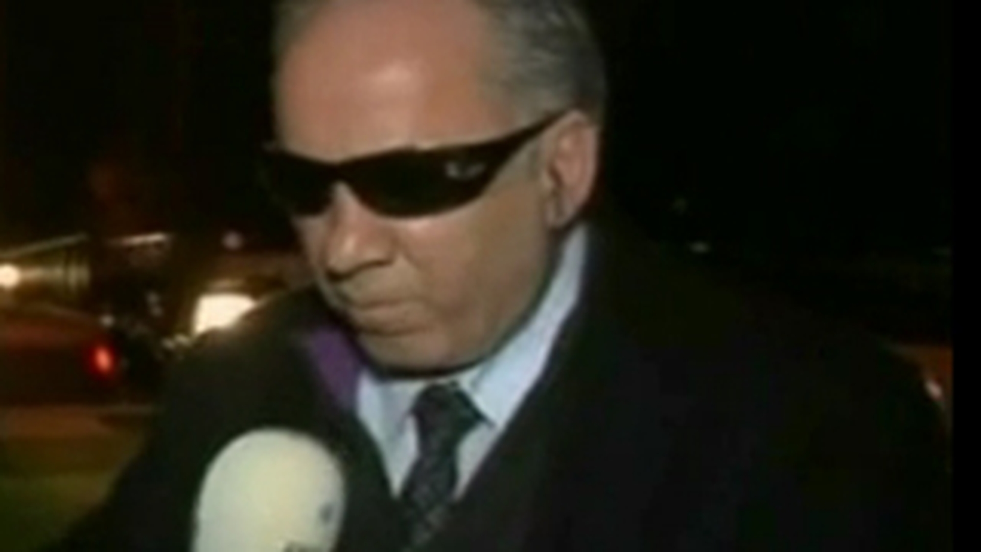 VIDEO Dinu Damaschin s-a mutat in bloc cu Moni! Uite ce show NEBUN a facut in direct! "Beau cafeluta unde o bea Monicuta! Eu sunt venit de pe alta planeta"
