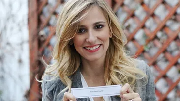 Dana Rogoz si-a dezgolit burtica! Cum arata in luna a 7a, in sutien