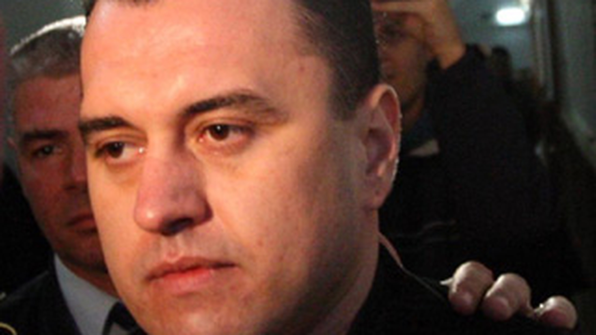 Imparte celula cu doi violatori si cinci hoti! "Ucigasul cu Ferrari" s-a dus la puscarie cu doua sacose cu haine de firma