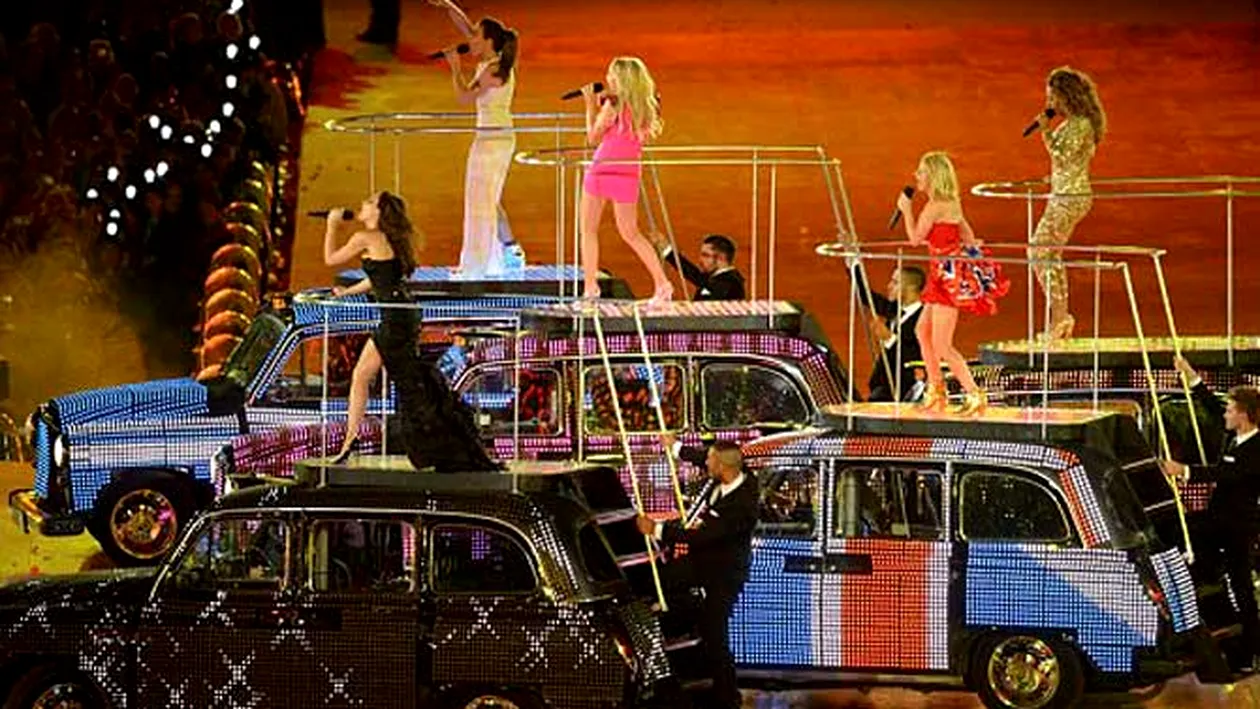 Victoria Beckham senzationala pe scena, alaturi de Spice Girls, la incheierea JO de la Londra! VEZI mesajul ei pentru colegele de trupa