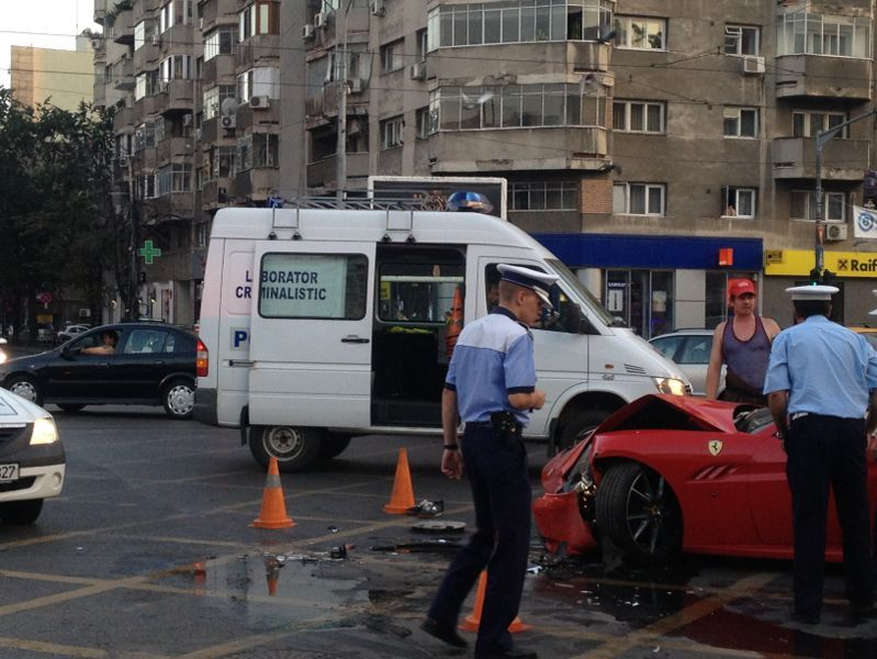 Momentul în care Adrian Minune și-a distrus bolidul într-un accident rutier în București