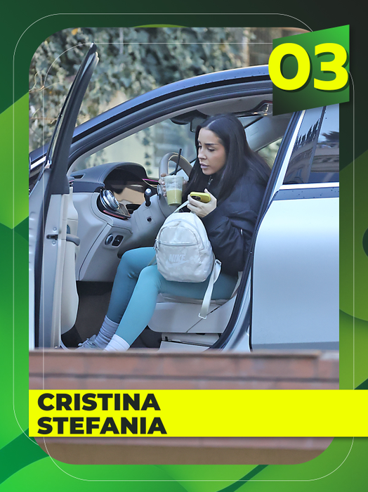 TOP 15 vedete care au renunțat la lucrurile scumpe pentru un accesoriu de câțiva lei. Memelușa, Delia și Ruxandra Luca au lansat noul trend al verii