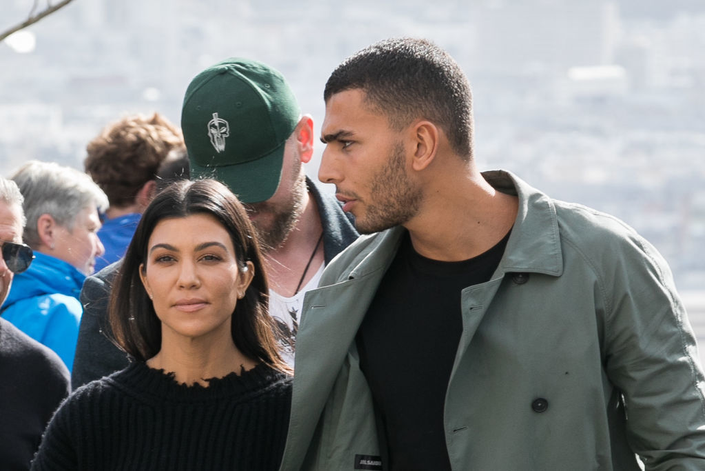 KOURTNEY KARDASHIAN e însărcinată! Primele imagini cu burtica de gravidă