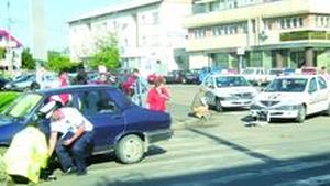 Bunica si nepoata, accidentate pe zebra